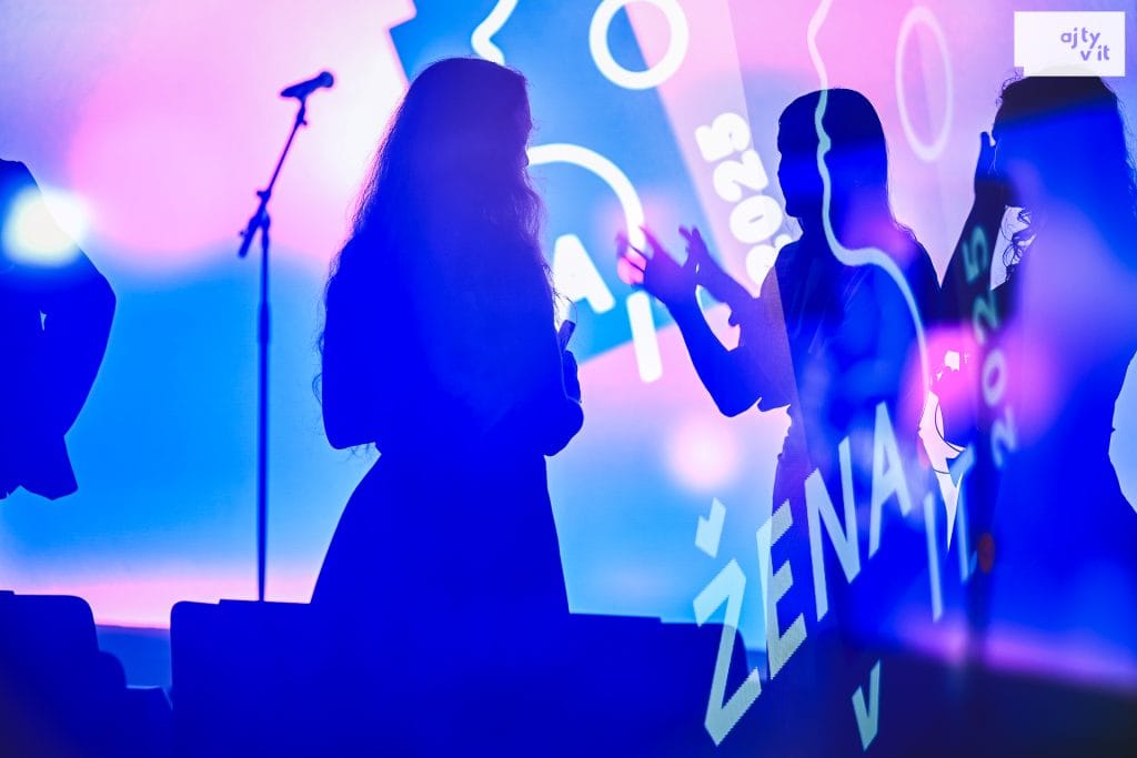 Zena_v_IT_2025_23092025_martina_mlcuchova_v1_LOGO-1