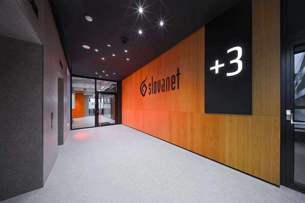 03_slovanet_office_x4000_29