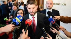 NAŽIVO: Líder PS Šimečka predstavuje tieňovú vládu. Toto je „tím zmeny“