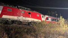 MIMORIADNE: Pri Bratislave sa zrazili dva vlaky, zasahujú všetky záchranné zložky