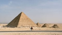 4500 rokov staré tajomstvo ožíva. Vedci odhalili dva tajné priestory v najkrajšej pyramíde v Gize