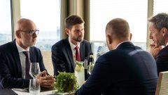 „Alternatíva voči Ficovi existuje“: SaS, PS, KDH a Demokrati spoločne rokovali