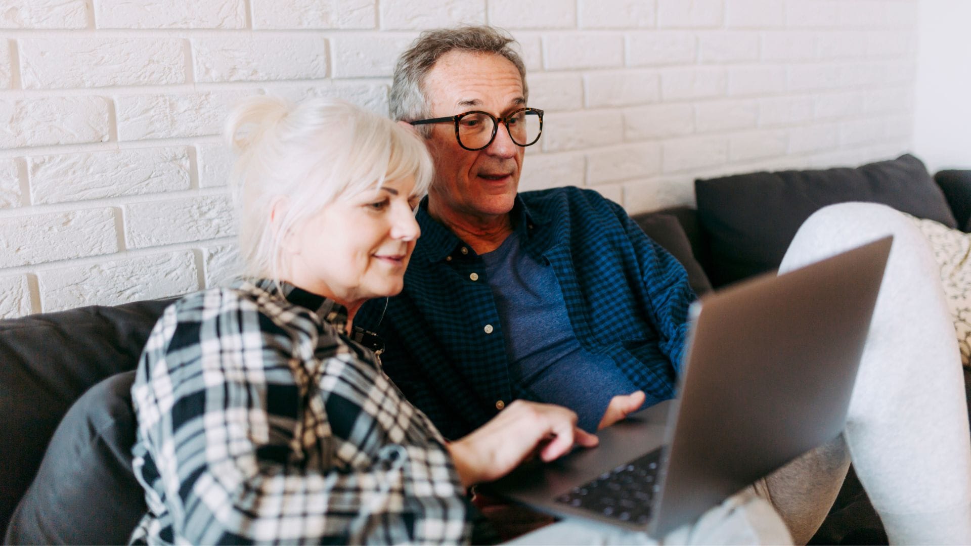 Dôchodky budú férovejšie: Štát prestane trestať rodičov, ktorí pracujú popri materskej