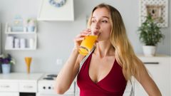 Šťava z obľúbeného ovocia „prepisuje“ tisíce génov. Útok na tukové zásoby a zápal sa mení podľa hmotnosti