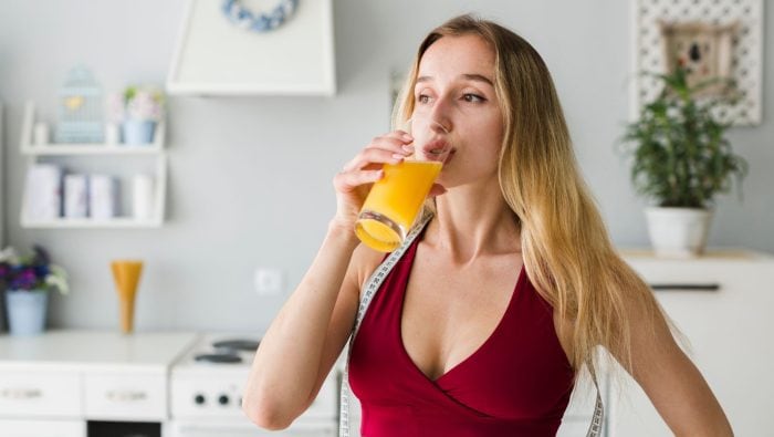 Šťava z obľúbeného ovocia „prepisuje“ tisíce génov. Útok na tukové zásoby a zápal sa mení podľa hmotnosti