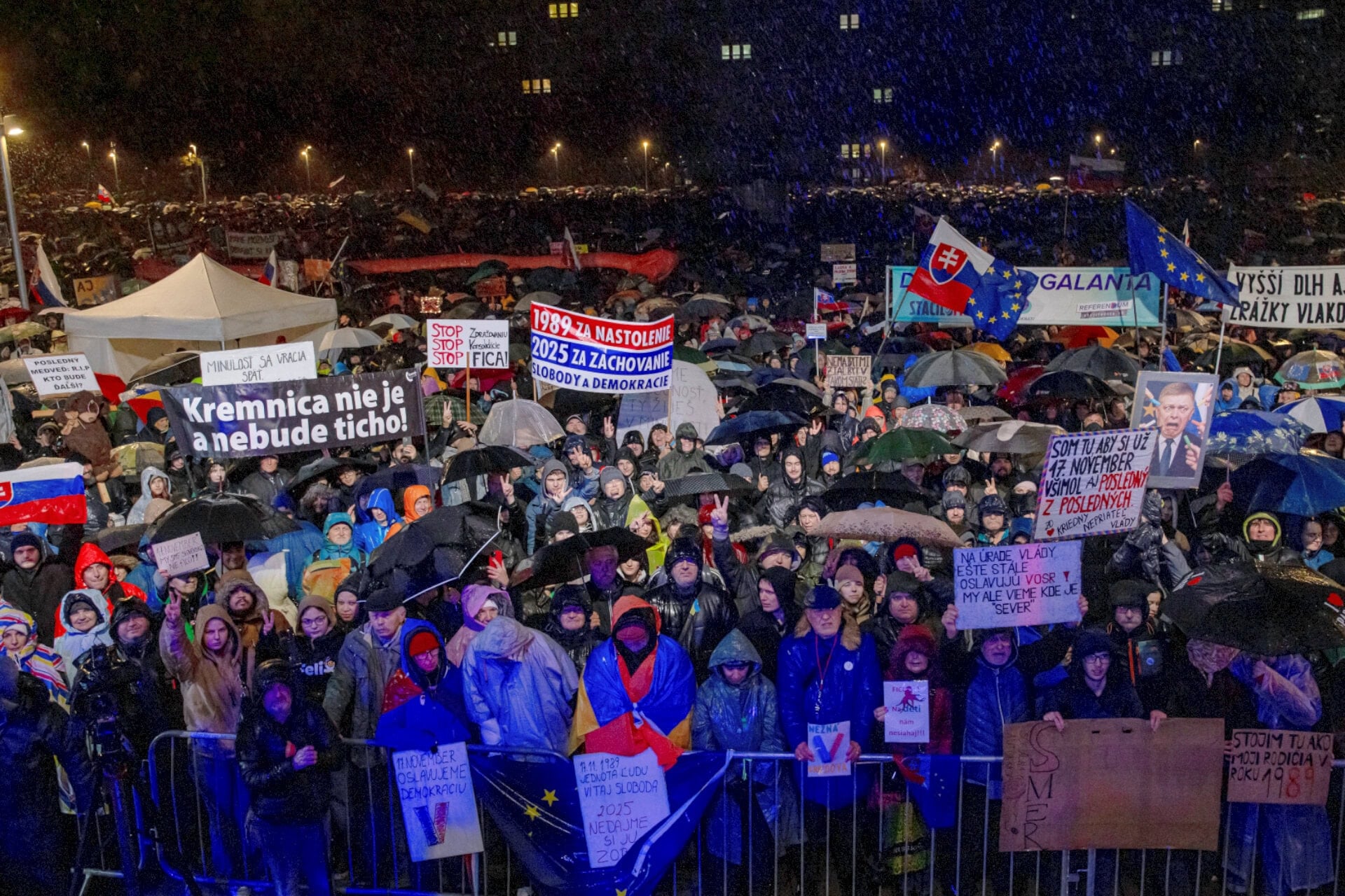 Na snímke zhromaždenie ku 17. novembru v Bratislave v roku 2025