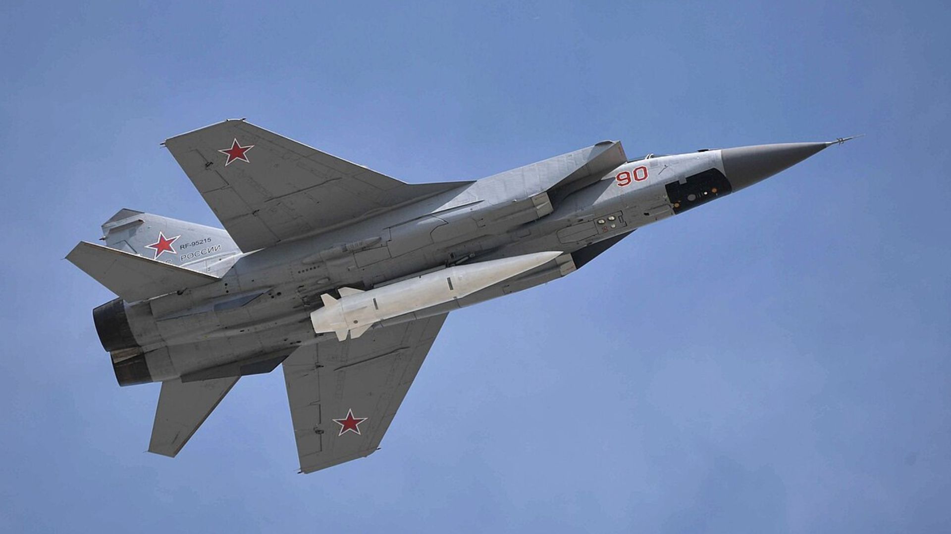 MiG-31K vyzbrojený strelou Kinžal