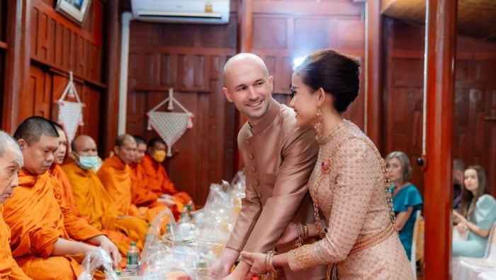 „V bohatších rodinách pýtajú desiatky tisíc eur.“ Slovák Viktor o svadbe v Thajsku, stereotypoch a očakávaniach