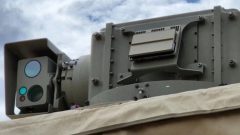 Nový supervýkonný laser zničí 200 dronov na jedno nabitie. Vyváža sa do krajín NATO