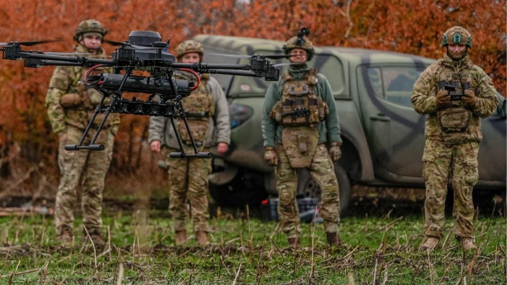 Ukrajinská armáda s dronom.