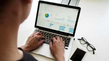 Pod tlakom Washingtonu