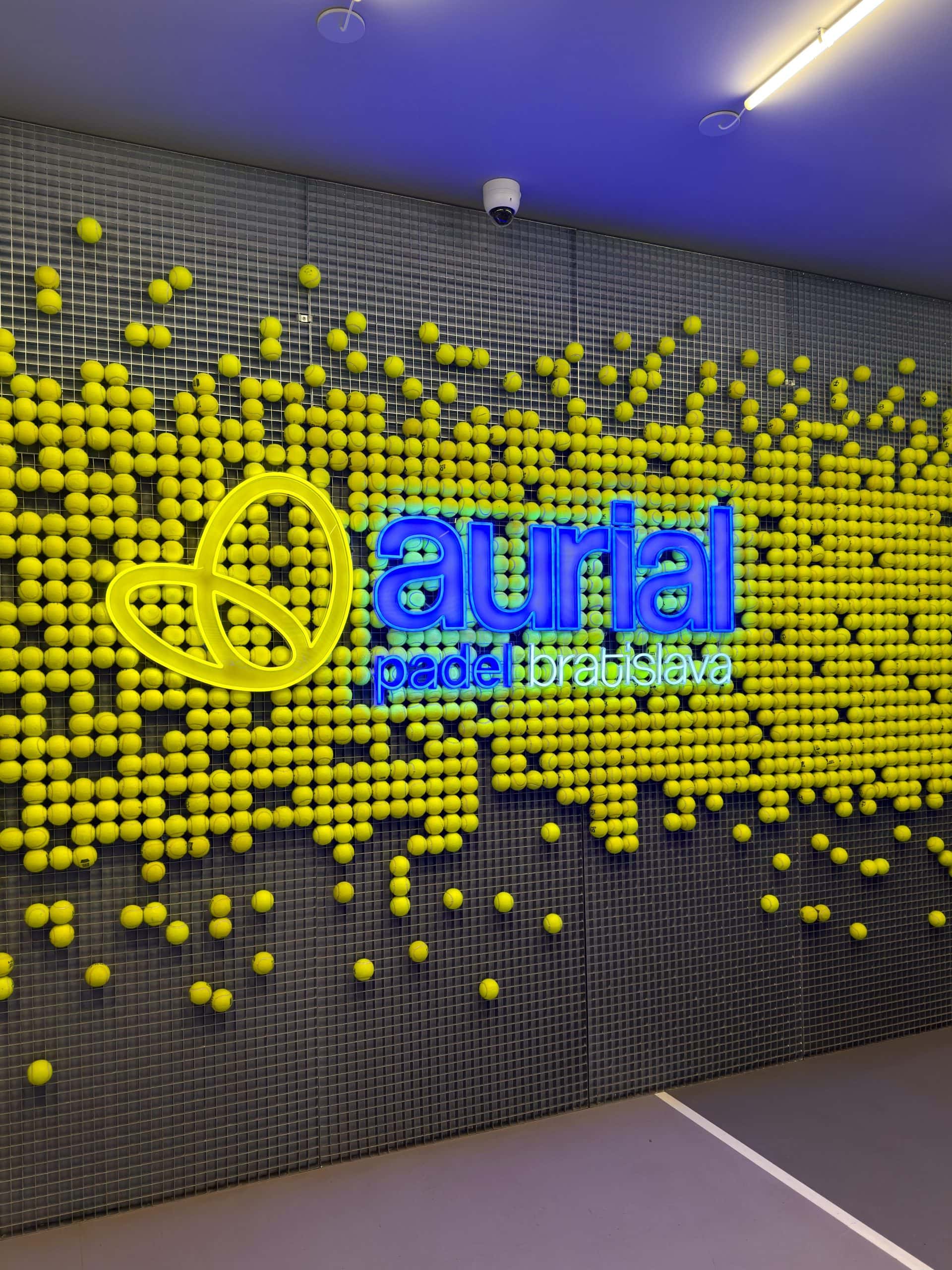 na snimke je3D Neon World