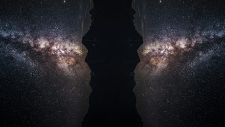 abstraktný obraz tmavého priestoru s hviezdami