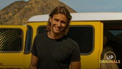 na snimke je cestovatel martin