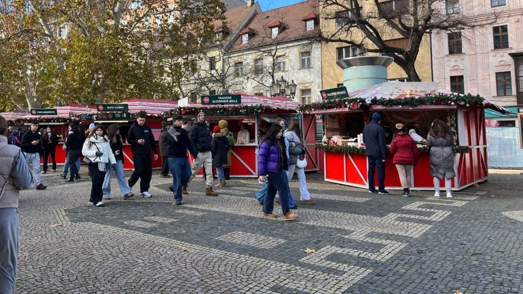 Vianočné trhy v Bratislave 2025
