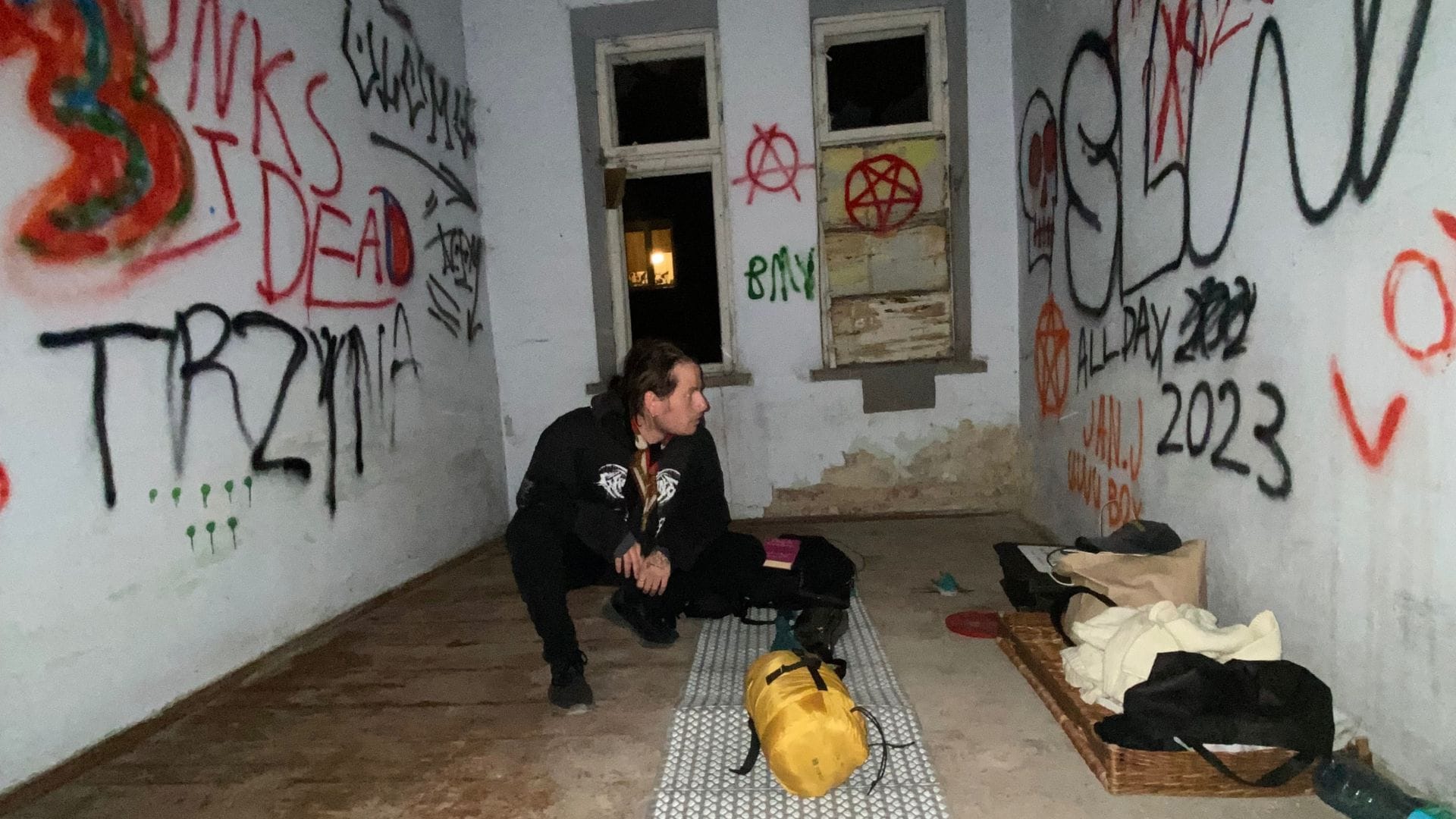 Peter býval v opustenej vile v Poľsku