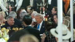 „Malá párty ešte nikoho nezabila“. Trump sa bavil v štýle Gatsbyho, kým milióny Američanov stratili potravinovú pomoc