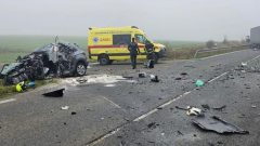 Tragická nehoda paralyzovala dopravu na hraniciach. Z auta „nezostalo takmer nič“