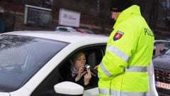 Spolujazdci si nevypijú ani kvapku, hrozia mastné pokuty. Vláda sprísňuje pravidlá