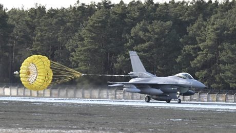 Na vojenskom letisku v Kuchyni pristáli ďalšie tri nové stíhačky F-16