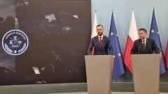 poľský minister obrany Wladyslaw Kosiniak-Kamysz a poľský minister vnútra Marcin Kierwiňski