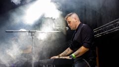 Spevák a skladateľ Adam Urban, rodák z Nitry, zahynul pri dopravnej nehode.