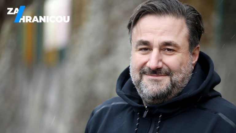 Za hranicou Petros Michopulos