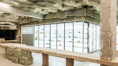 na snimke je obchod z plastu