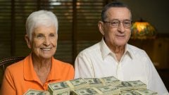 Dôchodcovia odhalili chybu v lotérii a vyhrali 26 miliónov. Trik bol geniálne jednoduchý