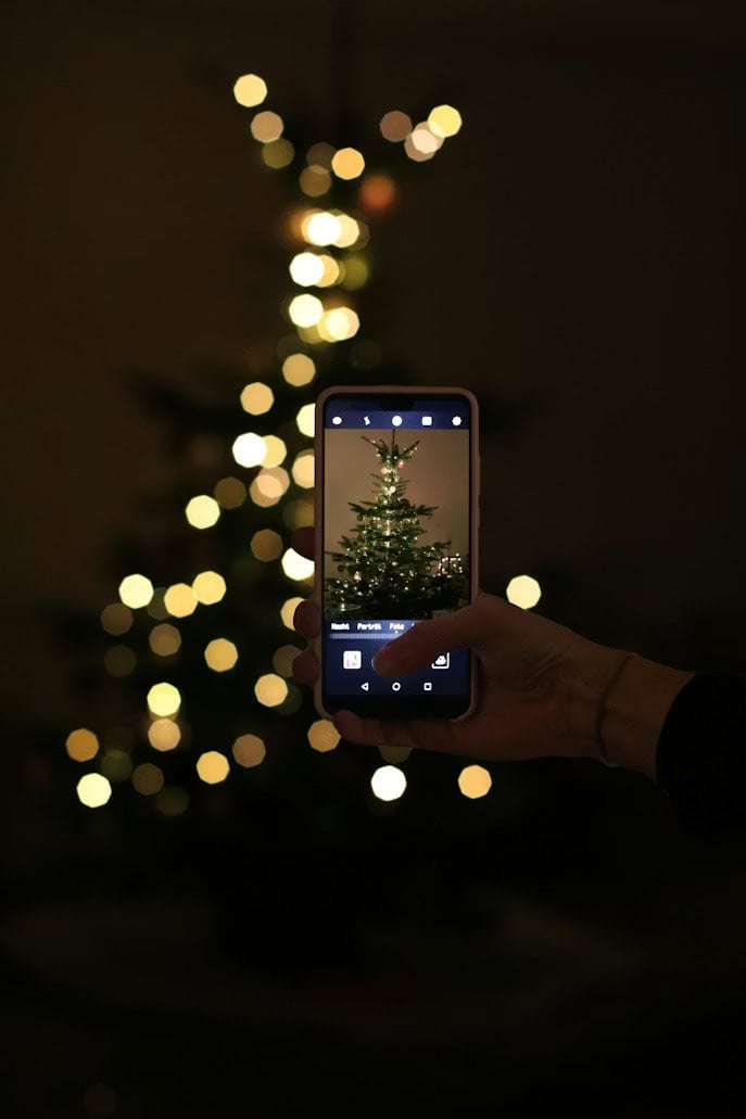 Vianočný stromček a telefón