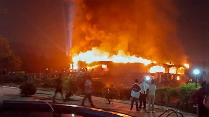 požiar klubu v Indii