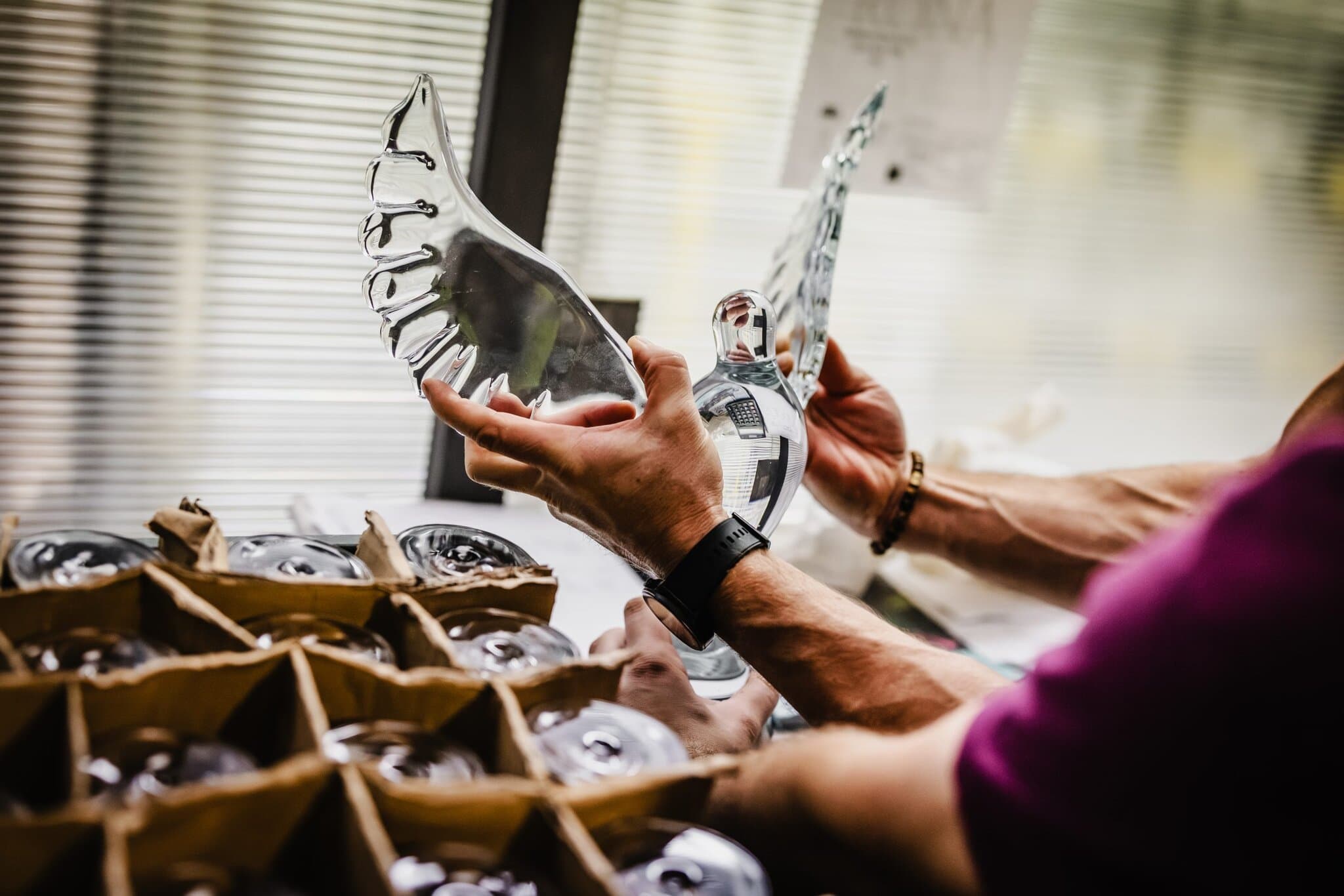 Sklenená holubica pochádza z renomovanej dielne sklárskej spoločnosti RONA v Lednických Rovniach.