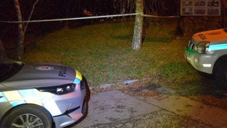 Muž zhodil expriateľku z úskalia, padala desiatky metrov. Polícia vyšetruje pokus o vraždu