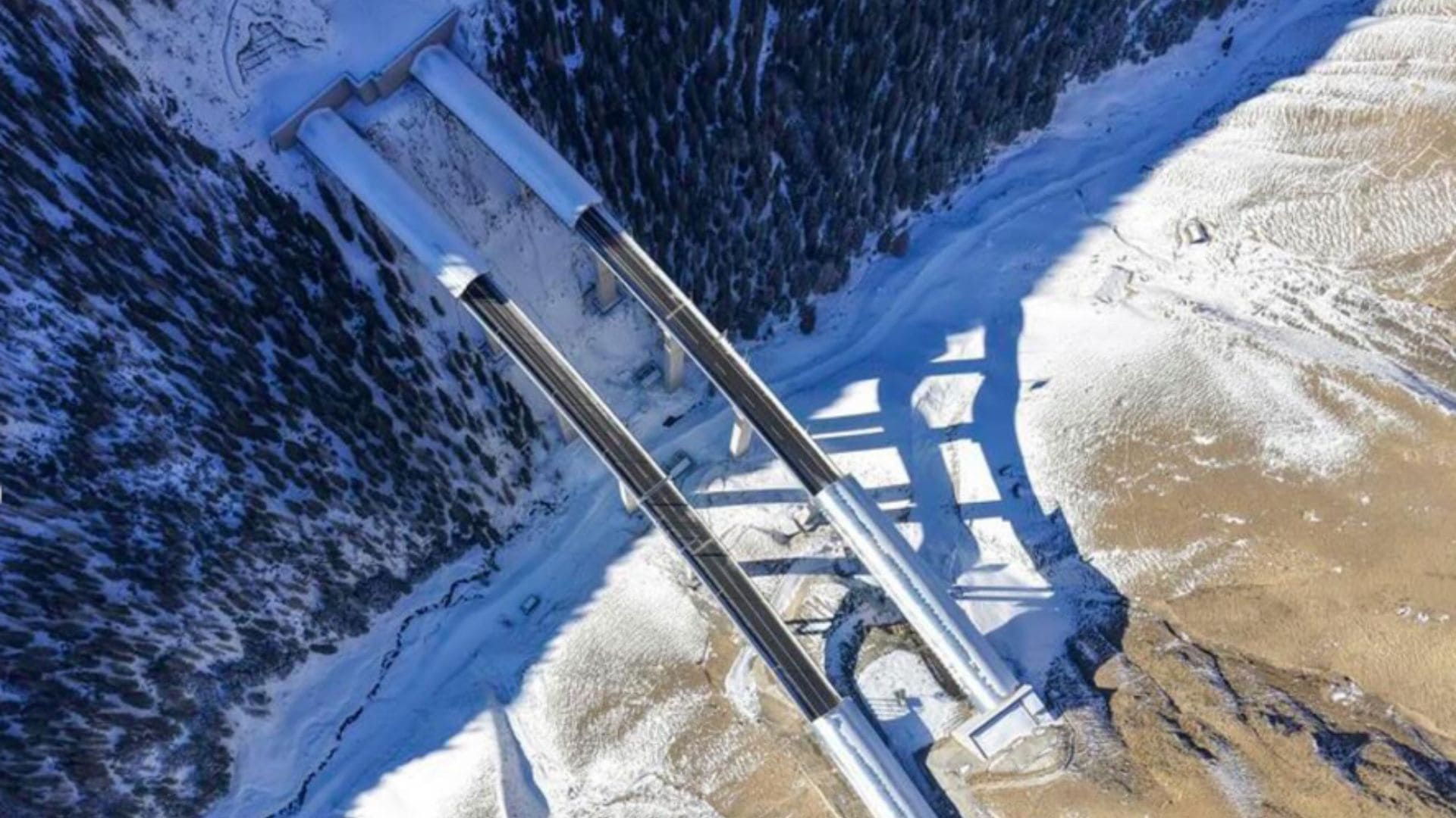 najväčší diaľničný tunel na svete v Číne