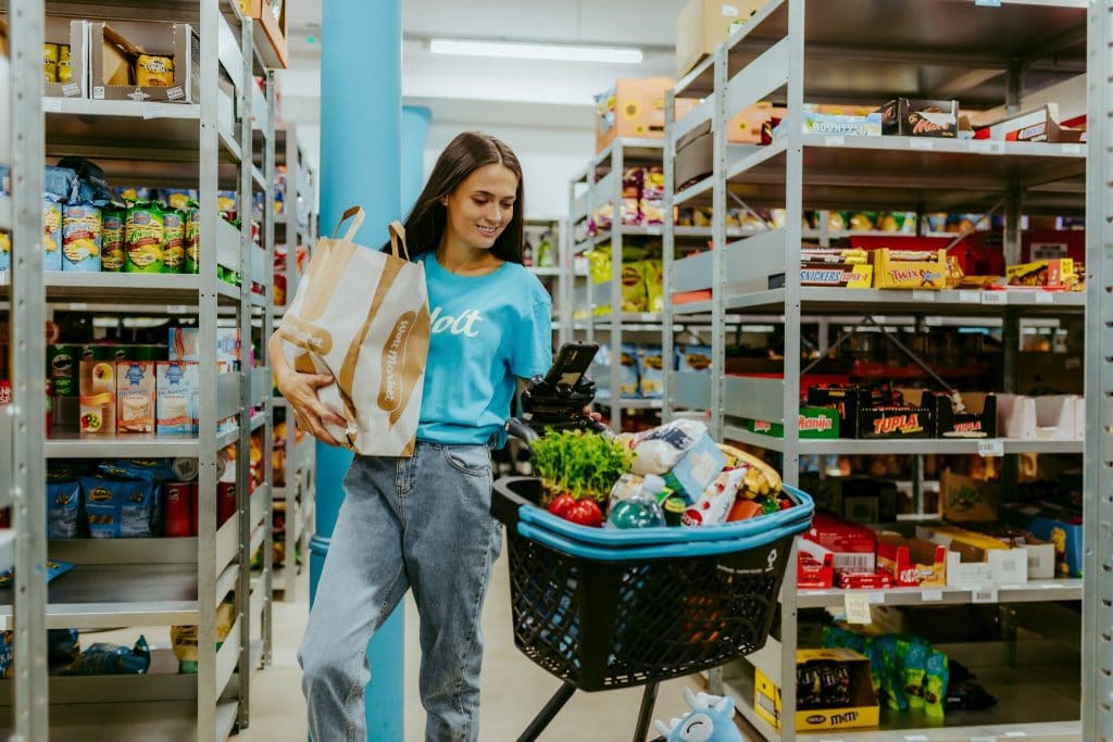 Square Web Google FB-Wolt Market people 116