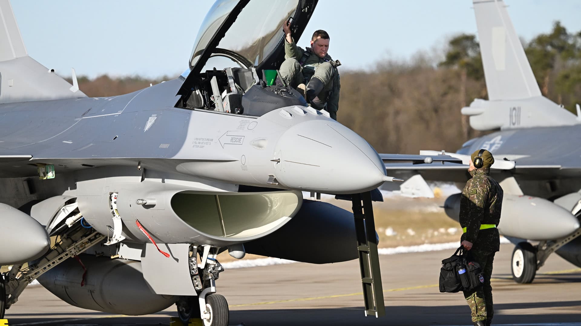 Na vojenskom letisku v Kuchyni pristáli ďalšie tri nové stíhačky F-16