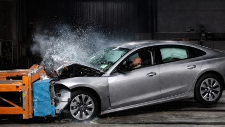 Nový rebríček najbezpečnejších áut 2025: Vrchol dosiahlo 5 vozidiel, súboj bol tesný