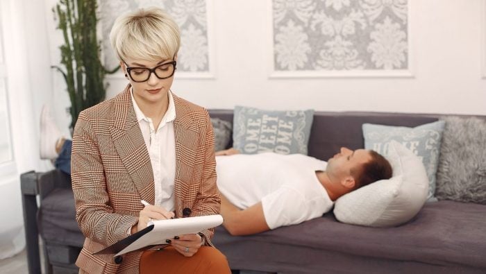 Prestaň sa obviňovať z lenivosti: Renomovaná psychiatrička radí, ako mozog naučiť milovať námahu