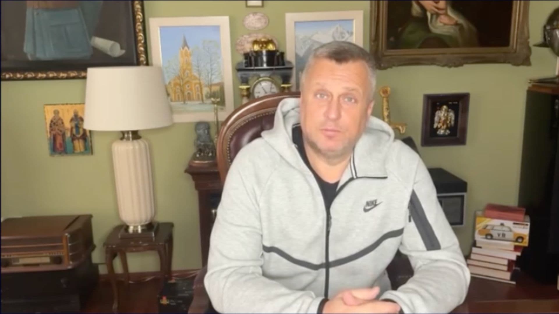 Andrej Danko v „Madurovej teplákovke“ odmieta Trumpovu Radu mieru