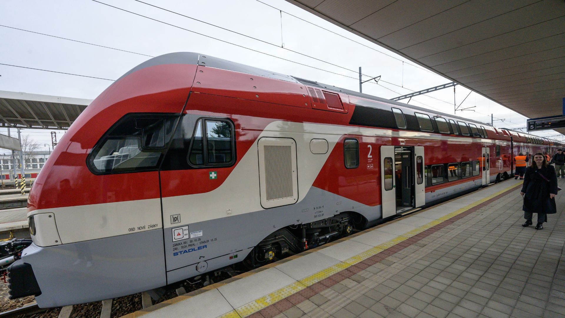 Vlakom naprieč Slovenskom pomalšie. ZSSK mení grafikony od februára