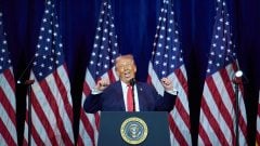 „Bude to na rozhodnutie,“ hovorí Trump. Naznačil voľbu medzi zachovaním NATO a obsadením Grónska