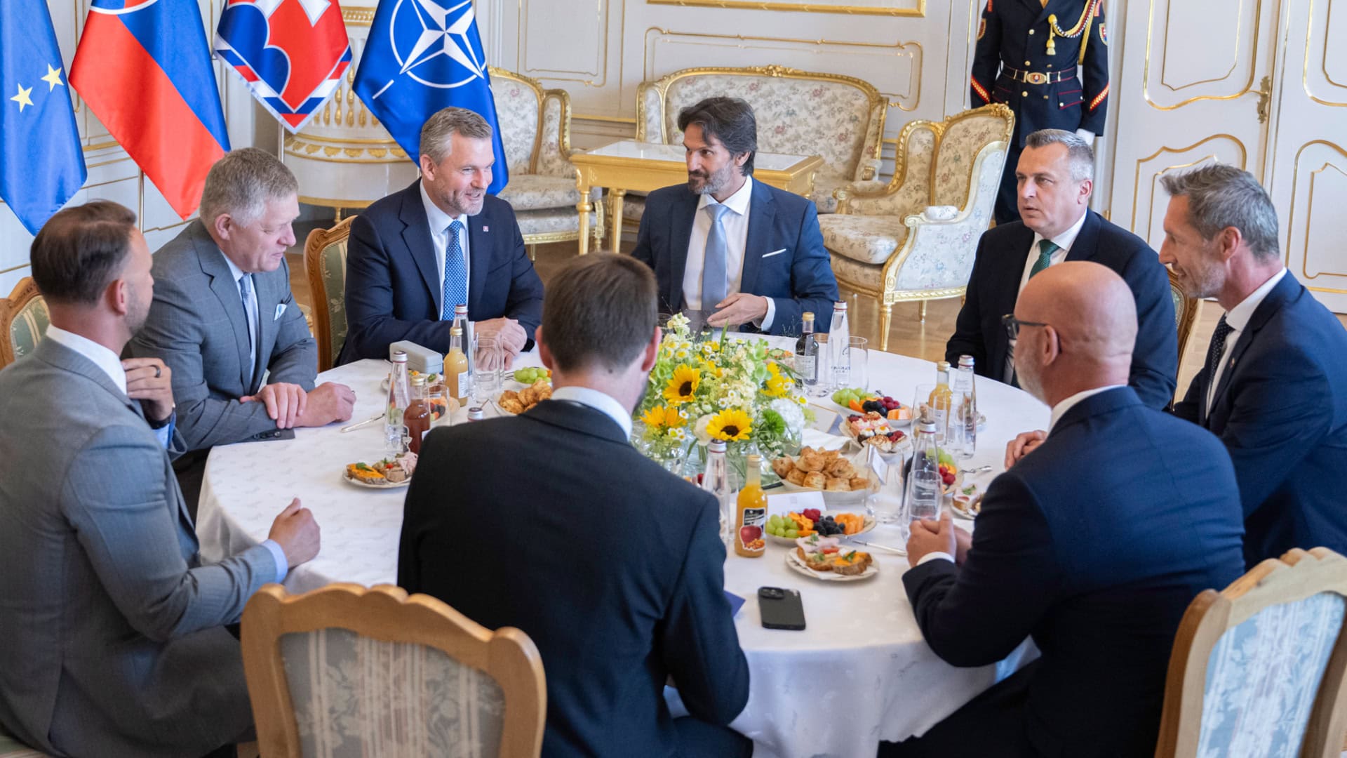 koalícia, opozícia, okríhly stôl