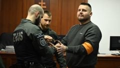 V Pezinku sa začalo hlavné pojednávanie s Danielom Bombicom. Na krku má 26 skutkov