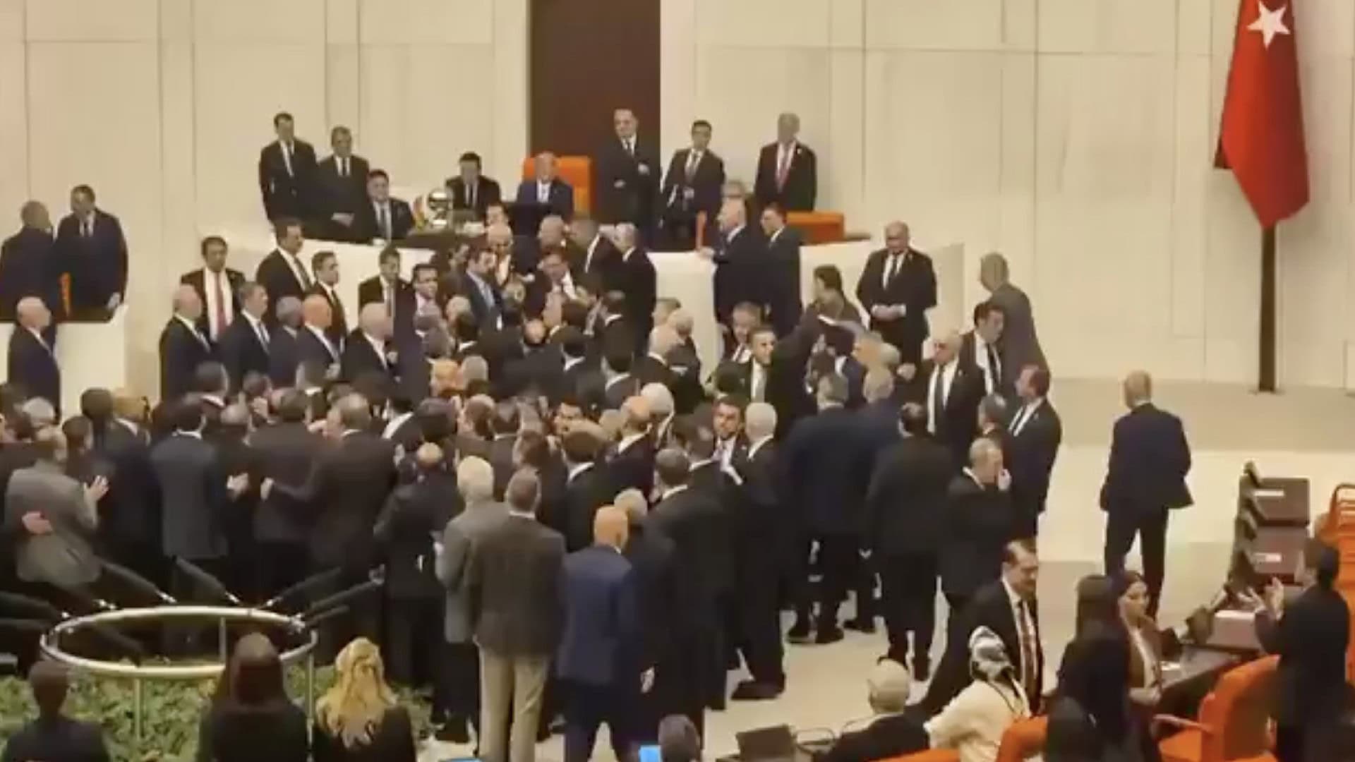 bitka v tureckom parlamente