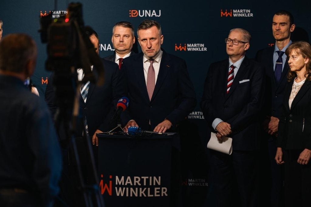 d74717cd-4437-49cb-8d13-51af188e4e0c