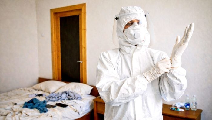 Martin čistí byty po zosnulých: „Z človeka veľa neostane, keď má doma psov. Ostatky sú po celom byte“