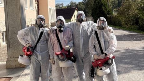 Odborníci z firmy Dekontaminex