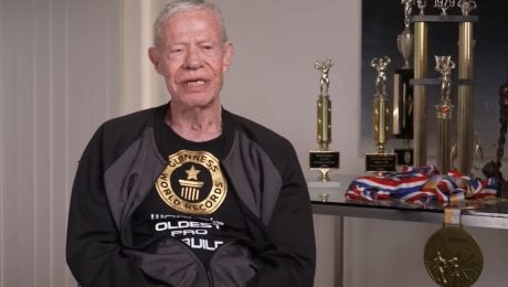 93-ročný kulturista z Guinnessovej knihy búra mýty o starobe. Stačila zmena stravy a sila prudko vzrástla