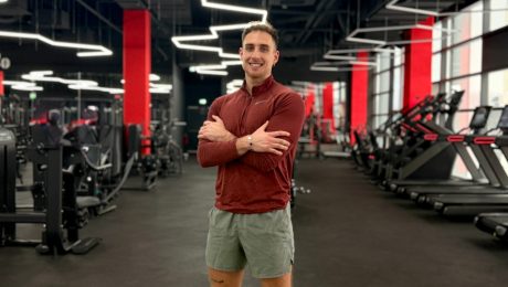 na snimke je trener alessandro, pohyb