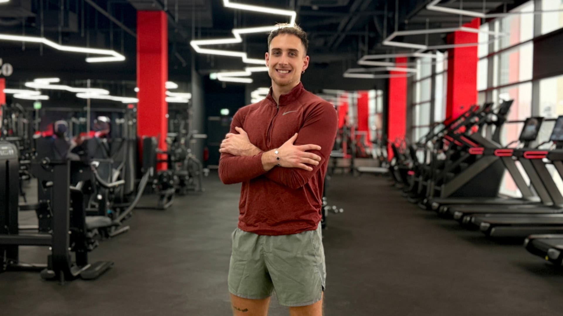 na snimke je trener alessandro, pohyb